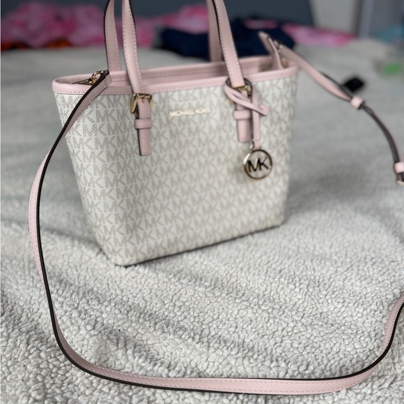 Michael Kors Handbags - Michael Kors Pale Pink and White Signature Satchel